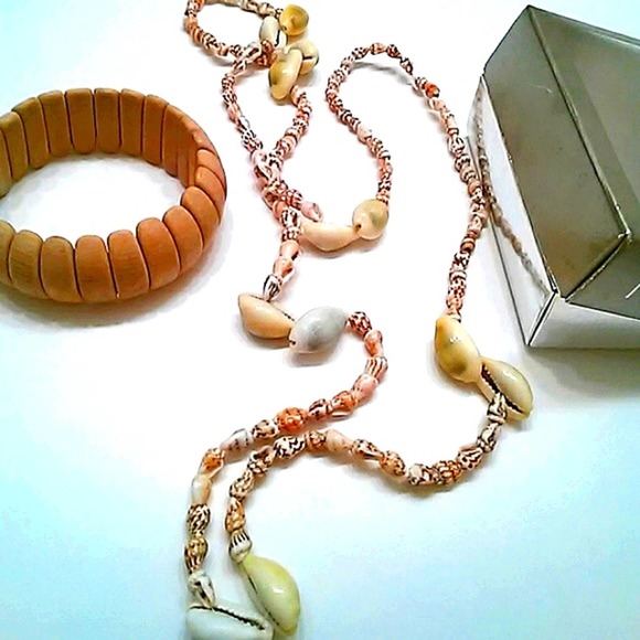 Hawaiian Set Shell & Wood Jewelry BEAUTIFUL & FUN Set - Picture 2 of 4